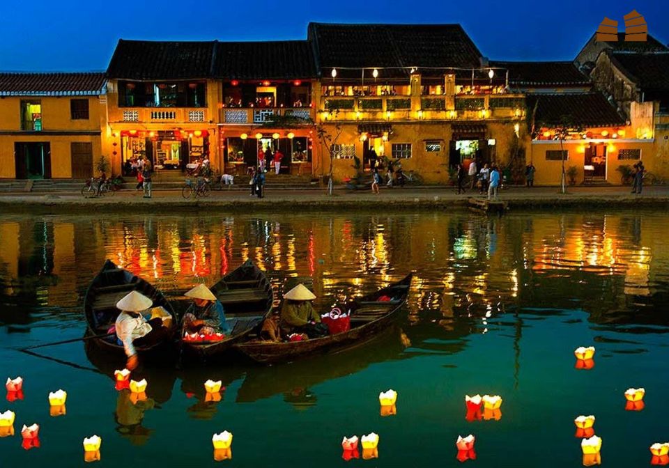 hoi an river at night