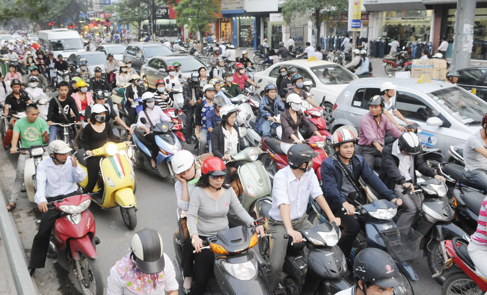 CRAZY - Crossing the street in Vietnam 
