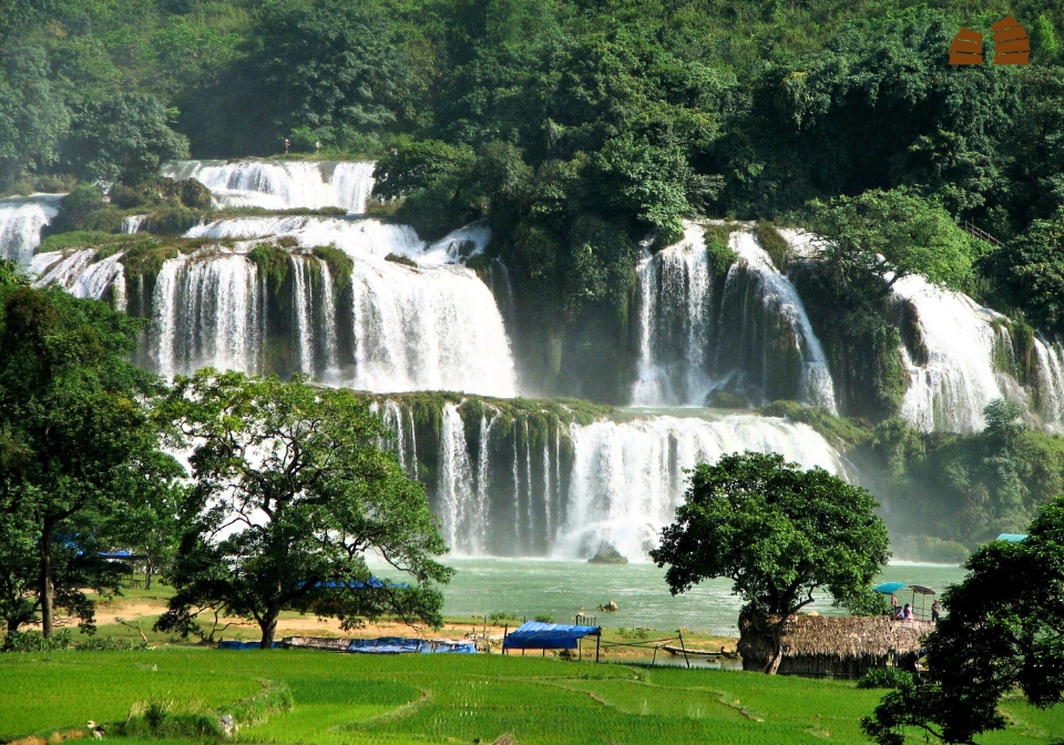 Charming Ban Gioc Waterfall Cao Bang