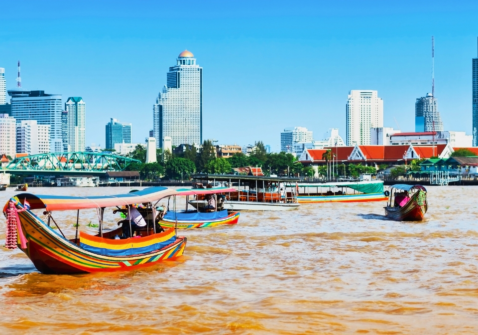 Boat tour on Chap Phraya River