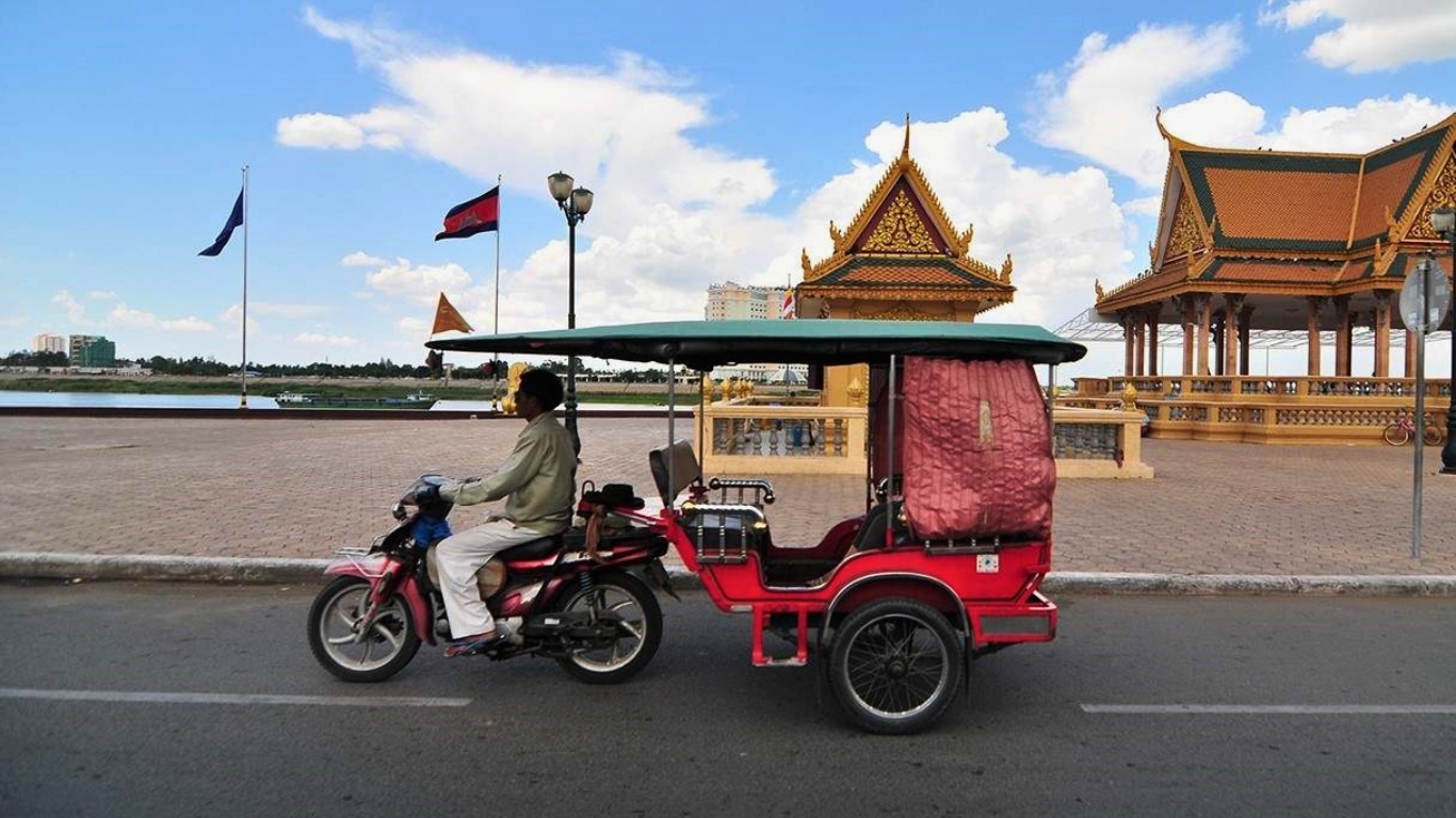 Phnom Penh City Tour by Tuk-tuk