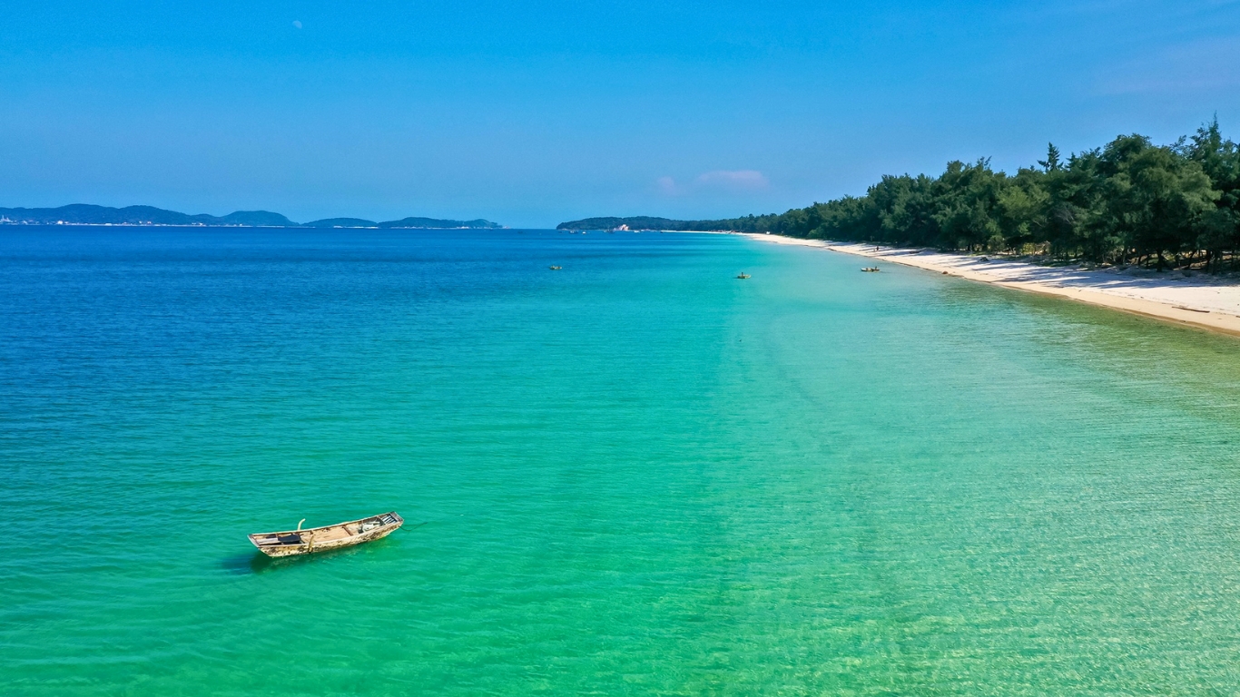 Co To Beach in Quang Ninh