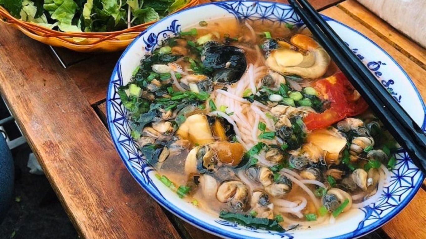 Hanoi snail noodle soup 