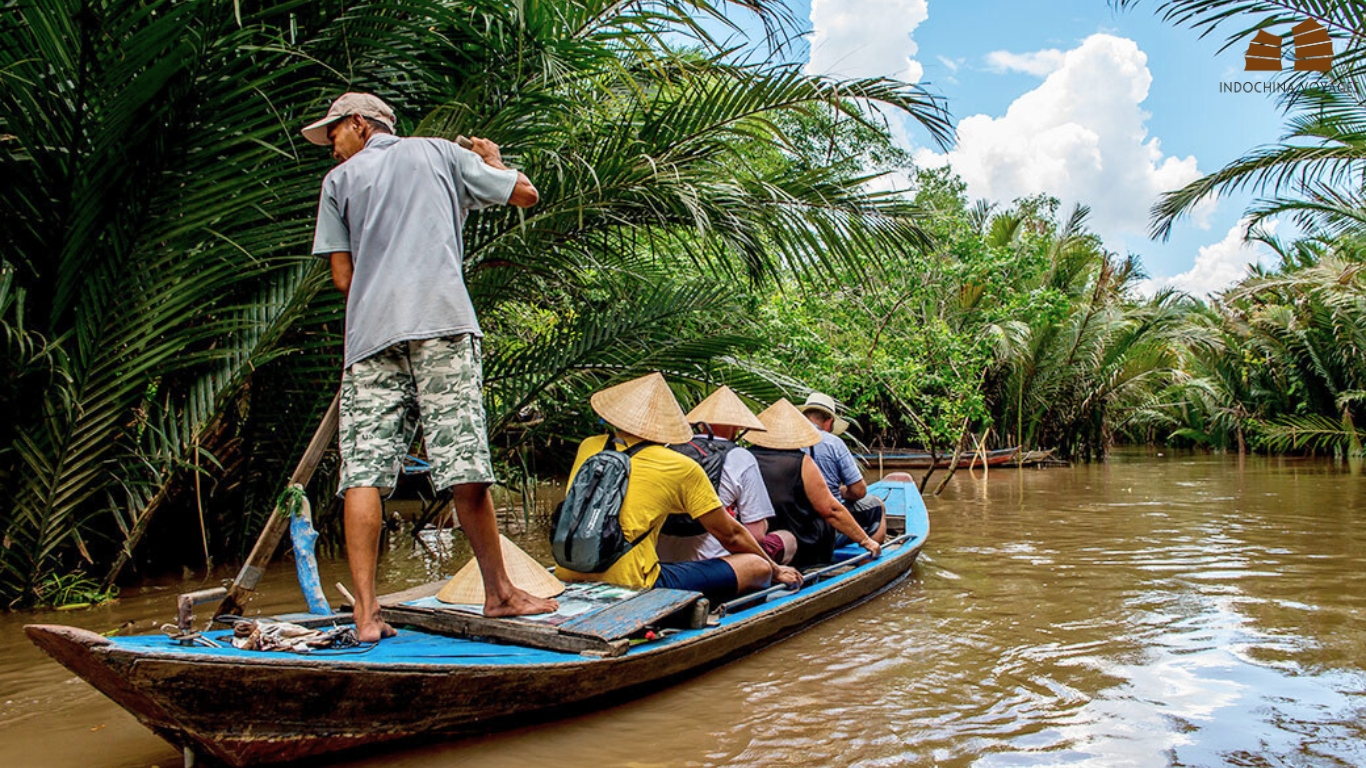 Enjoy boat trip in Mekong Delta