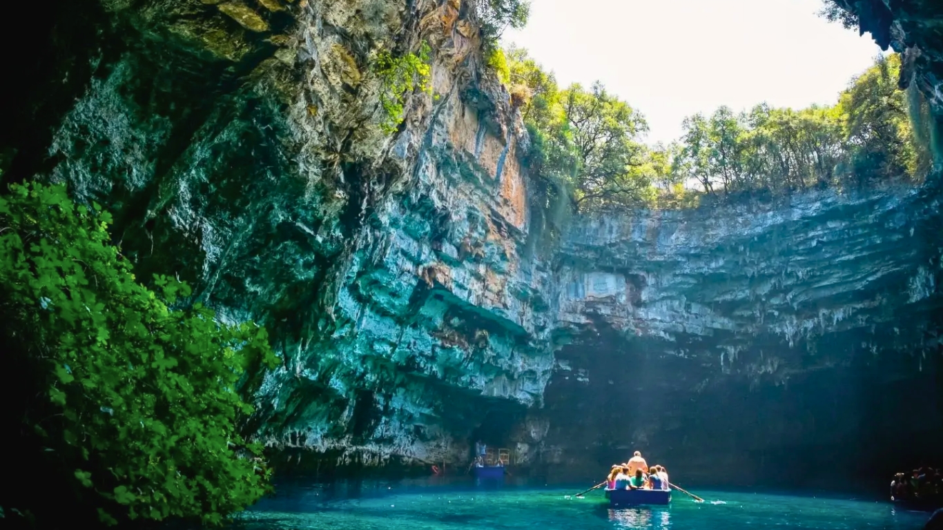 Scenic Boat inside the Phong Nha cave