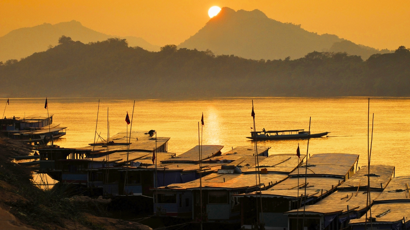 Enjoy the tranquil Mekong River