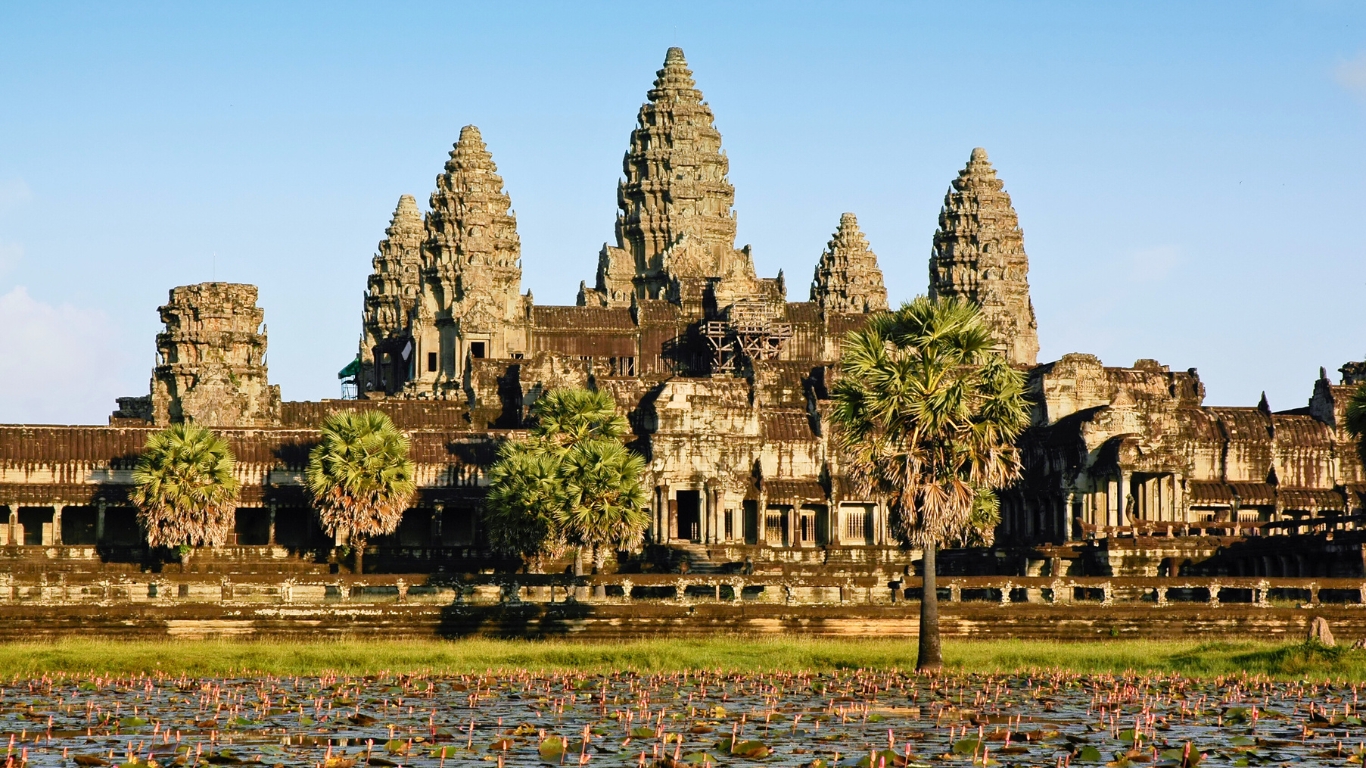 Enjoy the marvelous Angkor Complex in Siem Reap