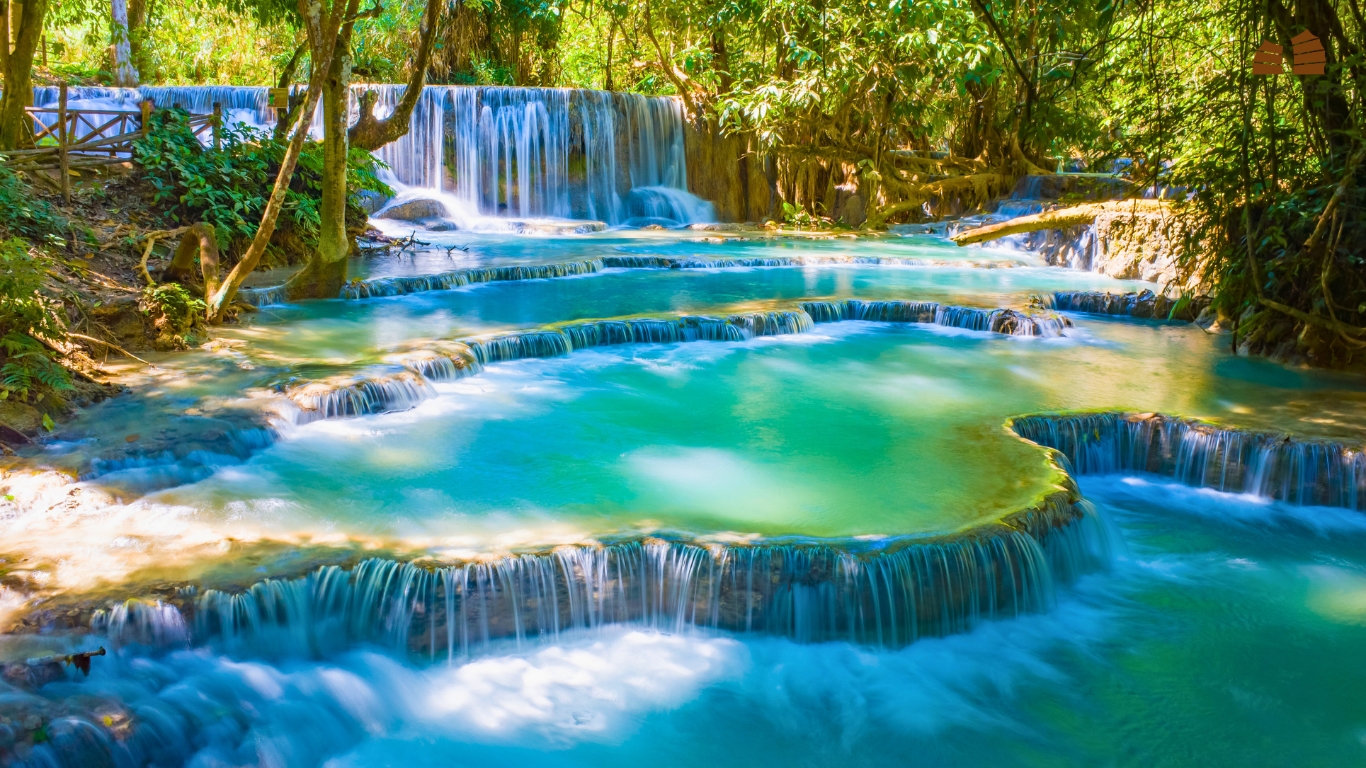 Enjoy the fresh of Kuang Si Waterfall