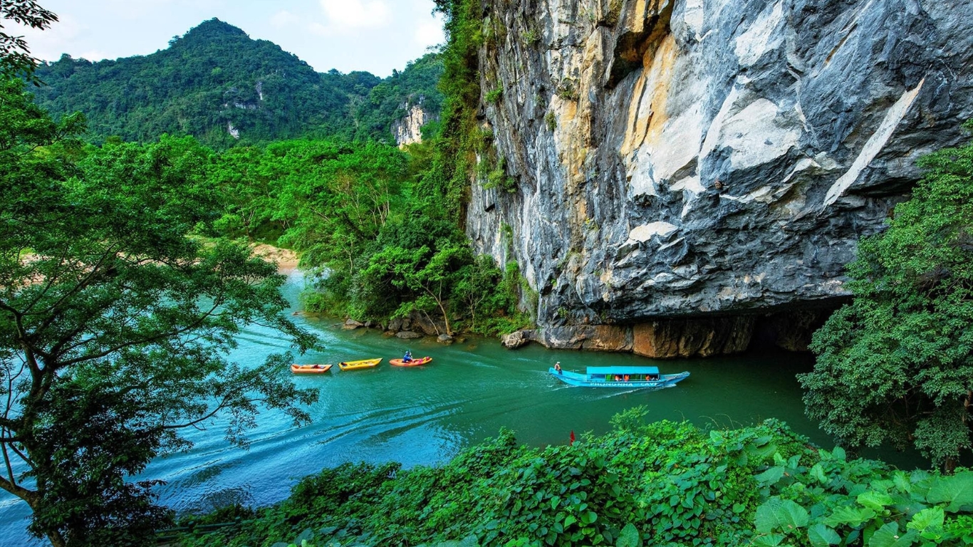 How to get from Hue to Quang Binh? A complete travel guide to Central Vietnam